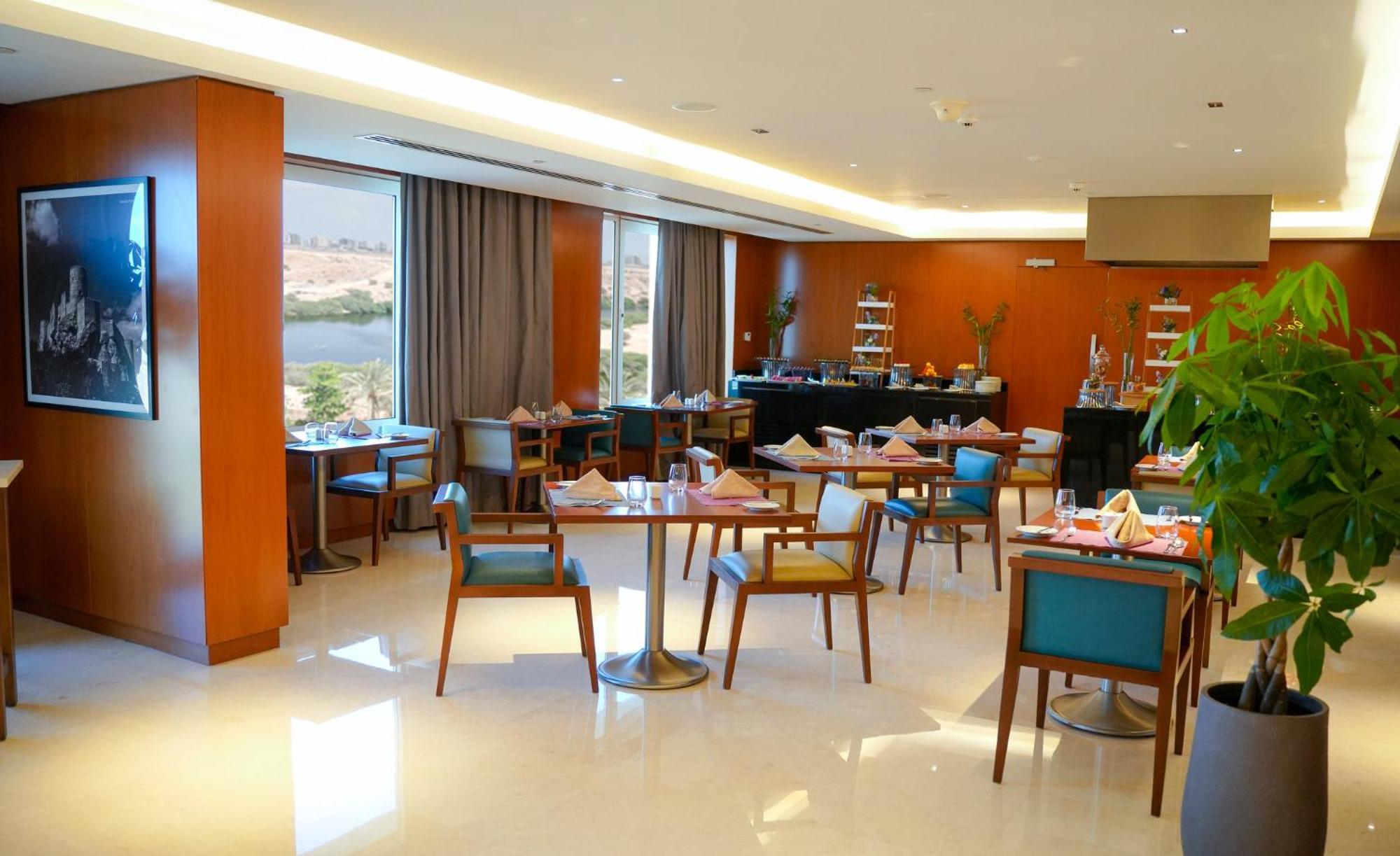 Crowne Plaza Muscat Ocec By Ihg Hotell Eksteriør bilde